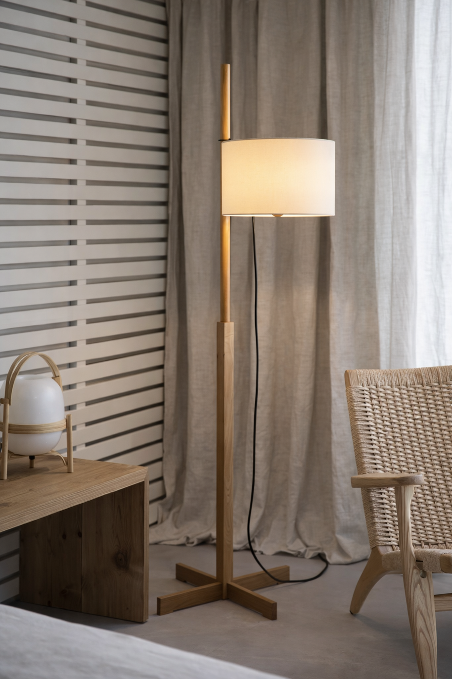 Liro – Lampe sur pied LED vintage en bois massif