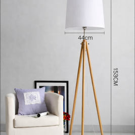 Onda – Lampe sur pied moderne en bois massif