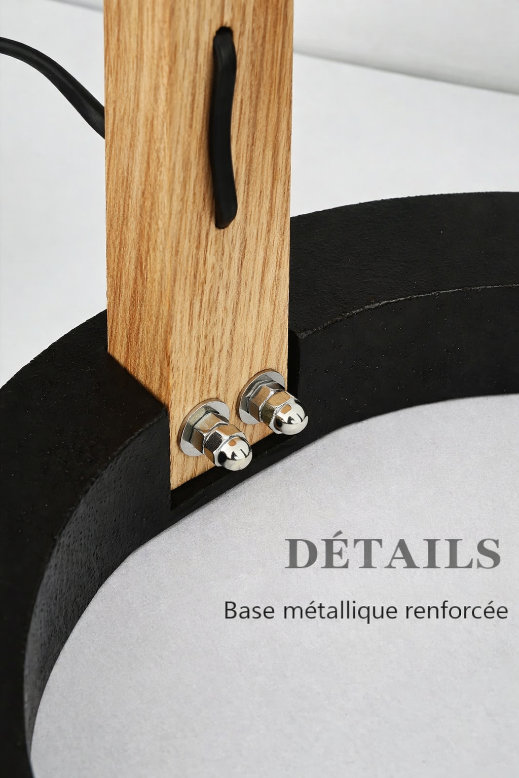 Vela – Lampe sur pied en bois naturel