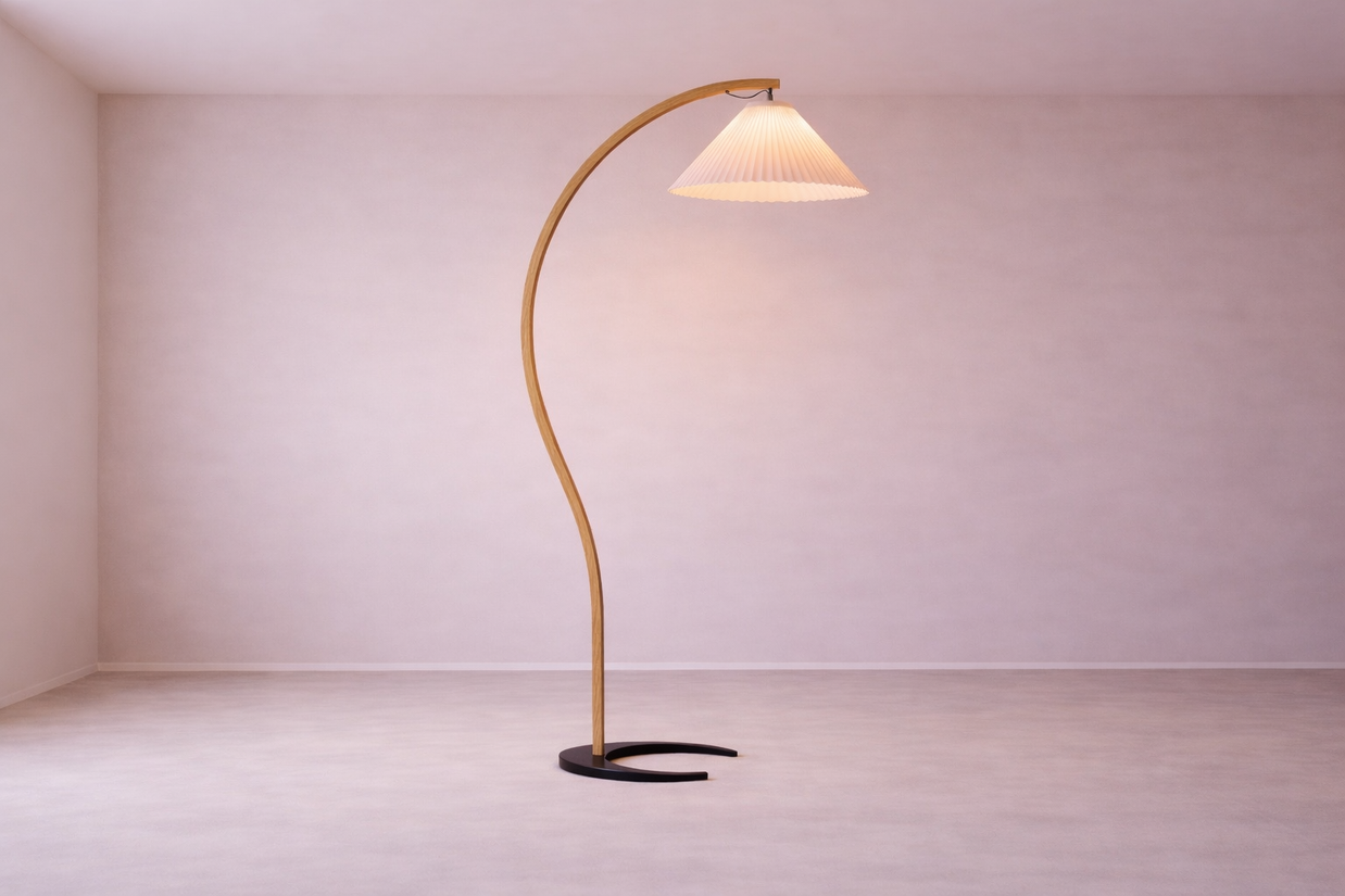 Vela – Lampe sur pied en bois naturel
