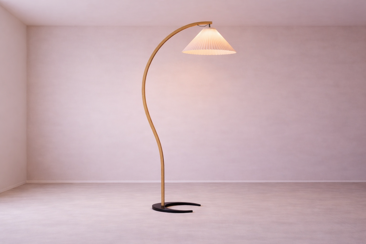 Vela – Lampe sur pied en bois naturel