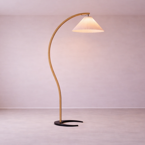 Vela – Lampe sur pied en bois naturel